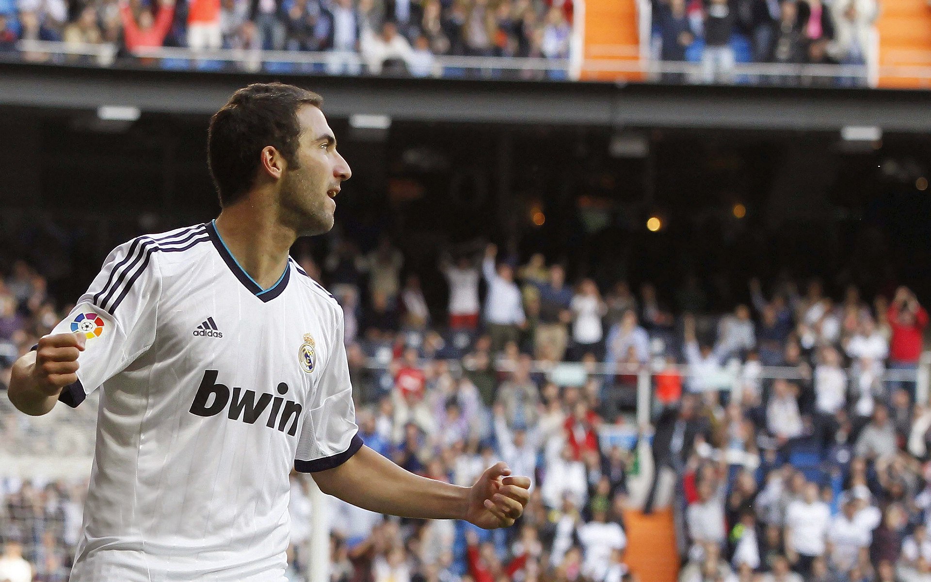 天才新星上演帽子戏法,助球队豪取三连胜